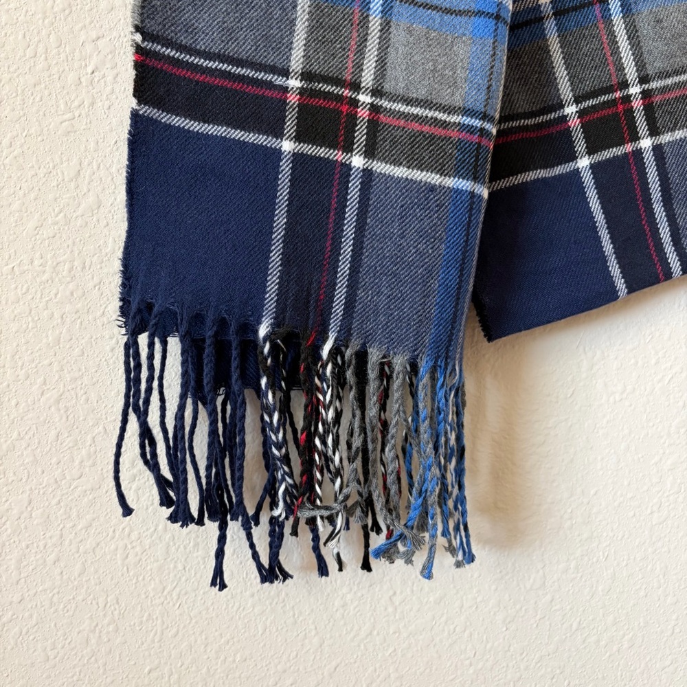 Macy's Soft Cashmere-like Winter Fall Navy, Gray Blue Plaid Men's Fringe Scarf - Picture 3 of 6